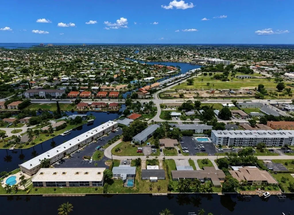 4933 Victoria Drive Cape Coral FL 33904