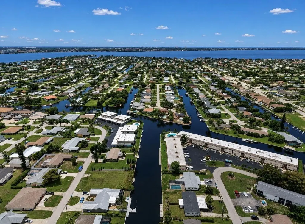 4933 Victoria Drive Cape Coral FL 33904