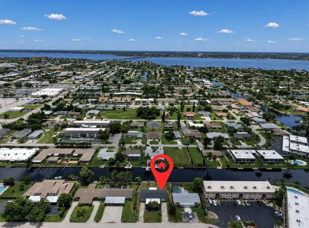 4933 Victoria Drive Cape Coral FL 33904