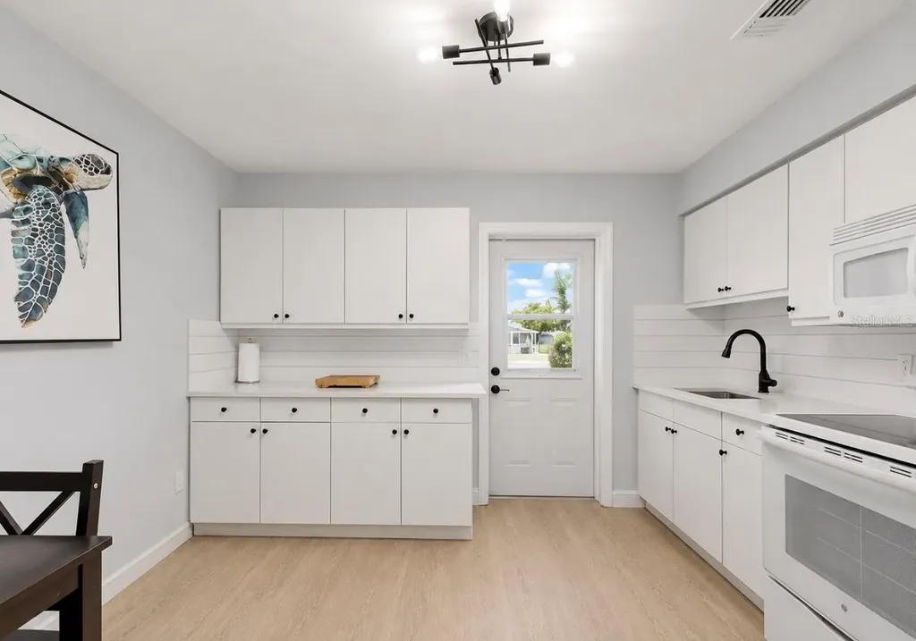 4933 Victoria Drive Cape Coral FL 33904