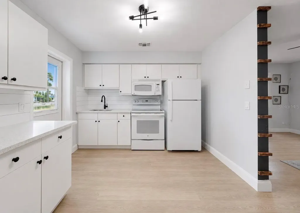 4933 Victoria Drive Cape Coral FL 33904