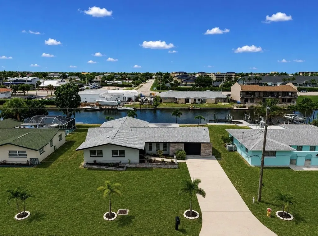 1729 Bikini Court Cape Coral FL 33904