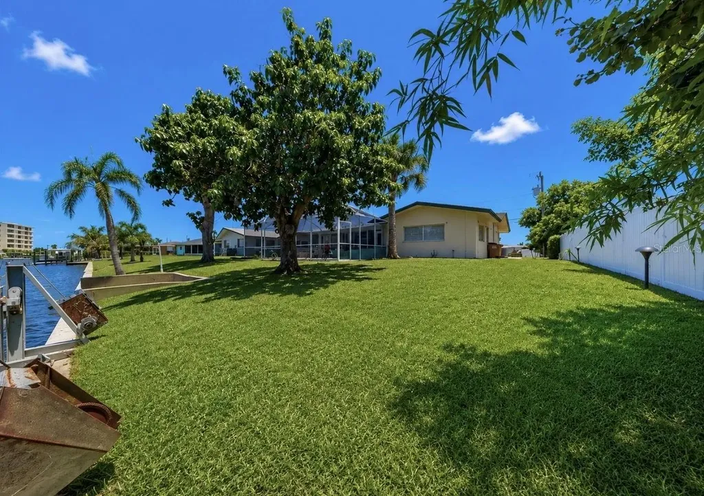 1725 Bikini Court Cape Coral FL 33904