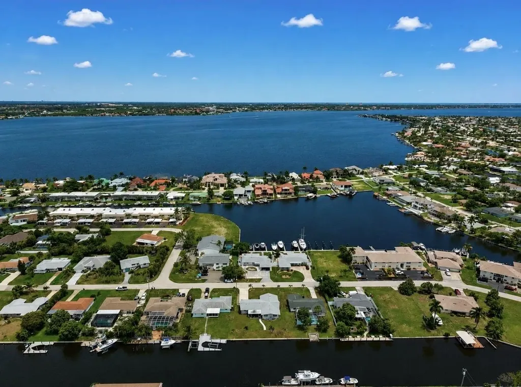 1725 Bikini Court Cape Coral FL 33904