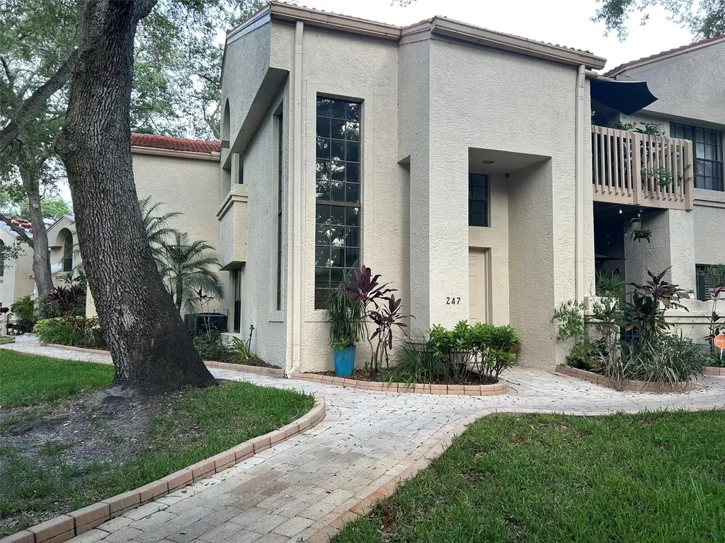 247 Los Prados Drive Safety Harbor FL 34695