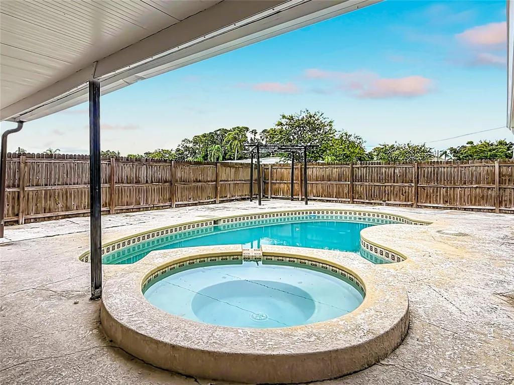 381 69th Street N Clearwater FL 33764
