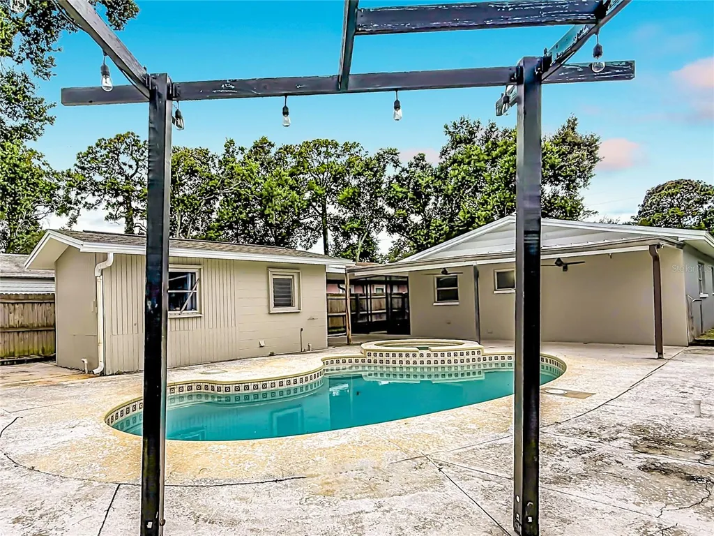 381 69th Street N Clearwater FL 33764