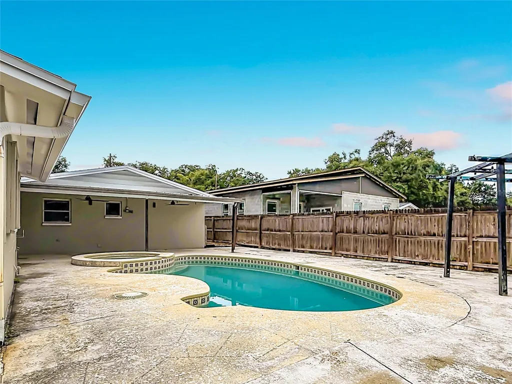 381 69th Street N Clearwater FL 33764