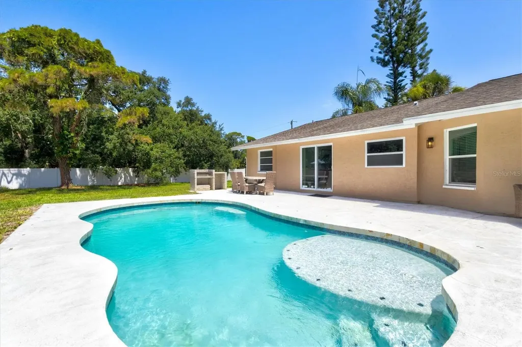 211 Avenida De Bahia Nokomis FL 34275