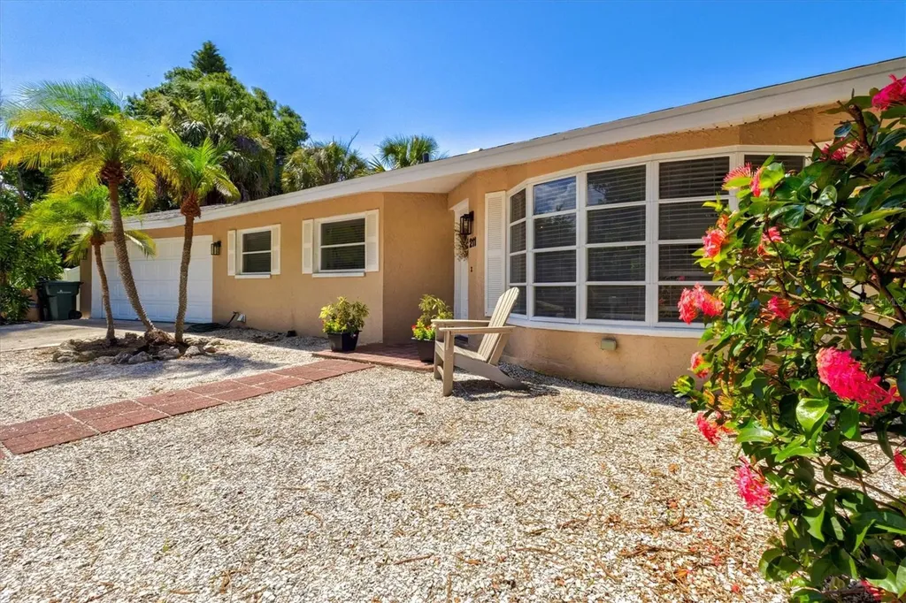 211 Avenida De Bahia Nokomis FL 34275