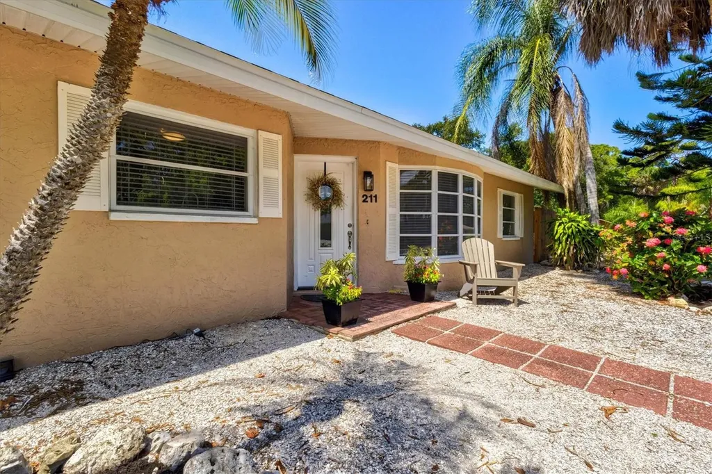 211 Avenida De Bahia Nokomis FL 34275