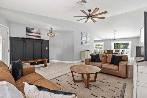 211 Avenida De Bahia Nokomis FL 34275