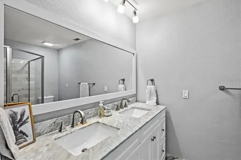 211 Avenida De Bahia Nokomis FL 34275