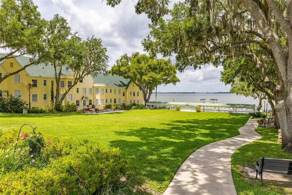 367 August Fern Loop Mount Dora FL 32757