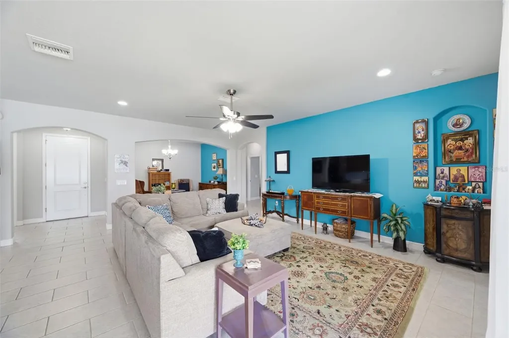 123 N Florida Avenue Tarpon Springs FL 34689