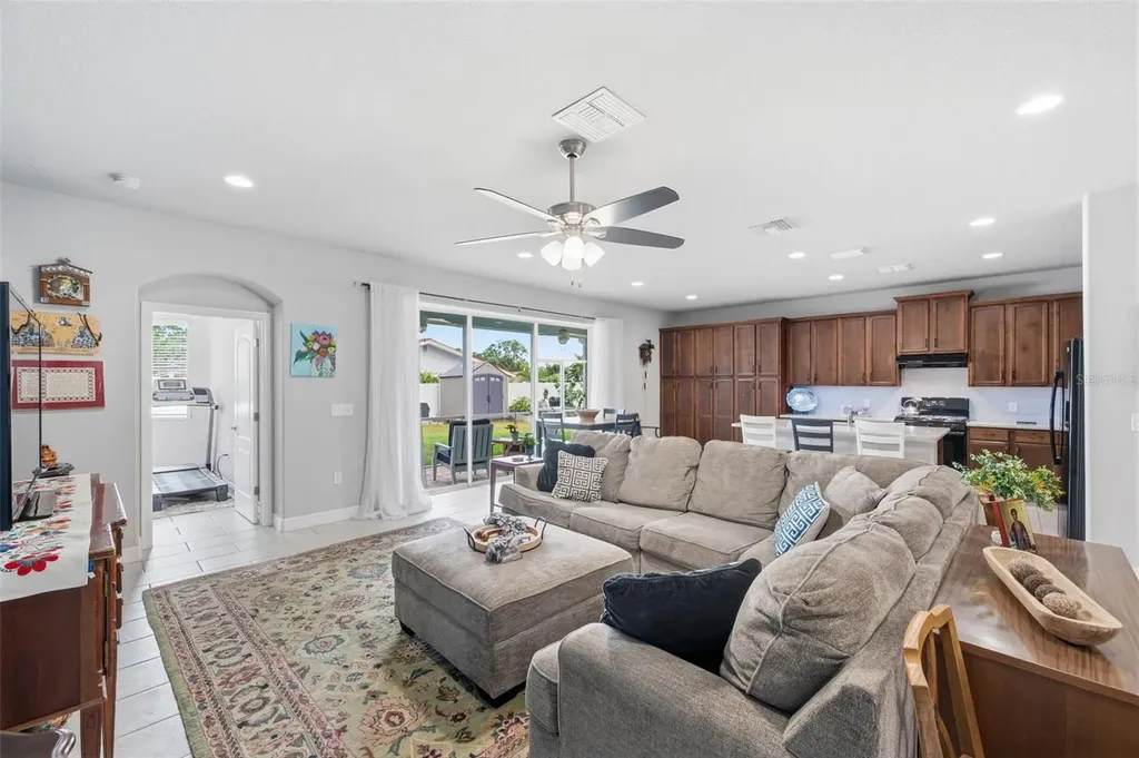 123 N Florida Avenue Tarpon Springs FL 34689