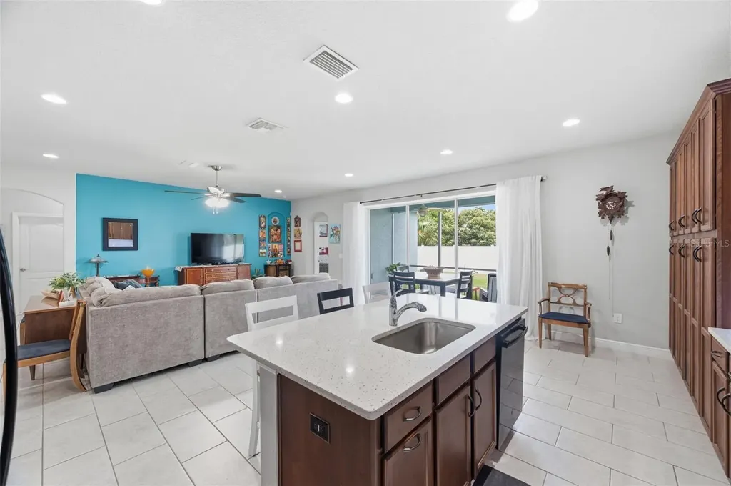 123 N Florida Avenue Tarpon Springs FL 34689