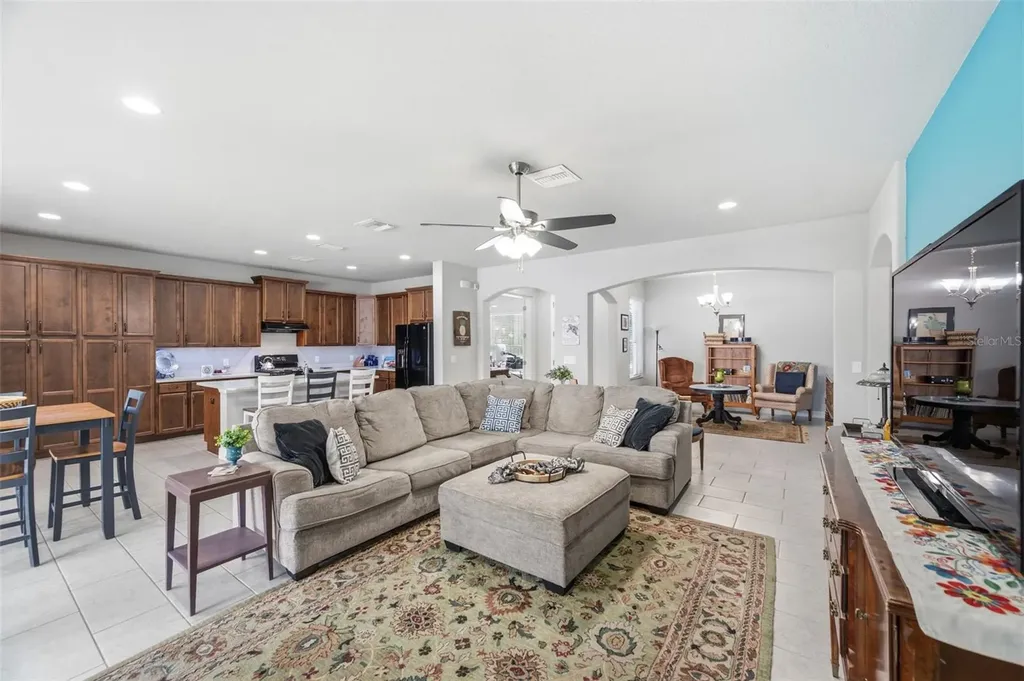 123 N Florida Avenue Tarpon Springs FL 34689