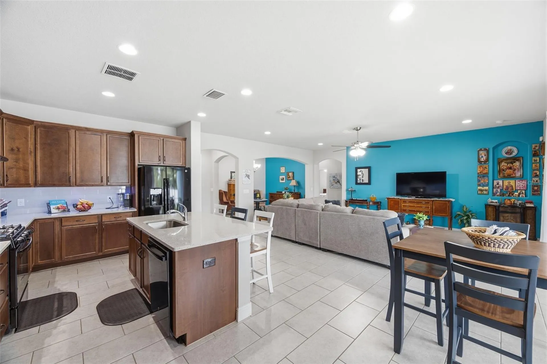 123 N Florida Avenue Tarpon Springs FL 34689