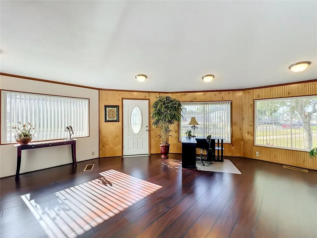 811 S Bay Street Eustis FL 32726