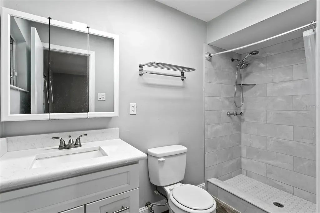 6928 Greenhill Place Tampa FL 33617