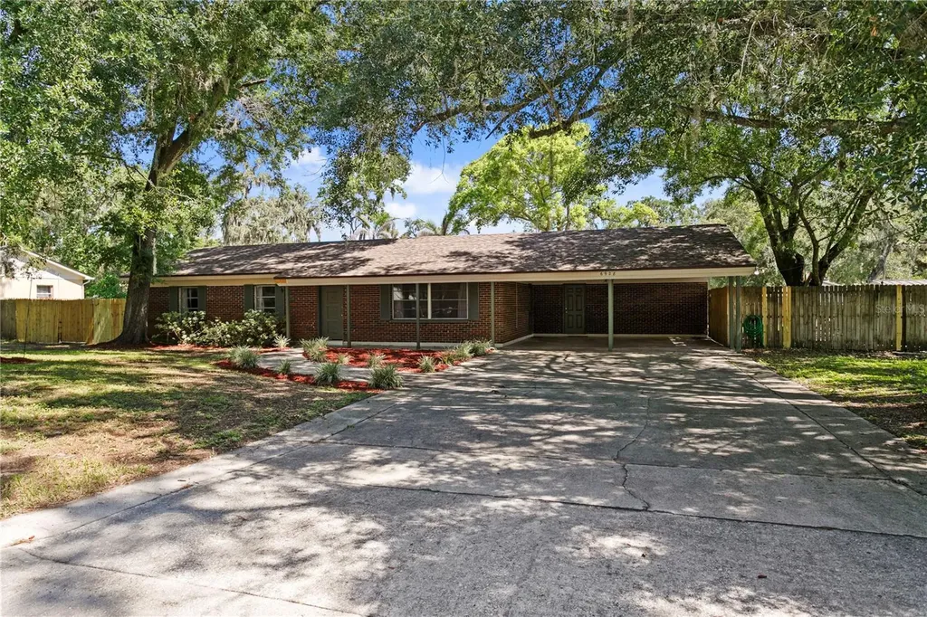 6928 Greenhill Place Tampa FL 33617