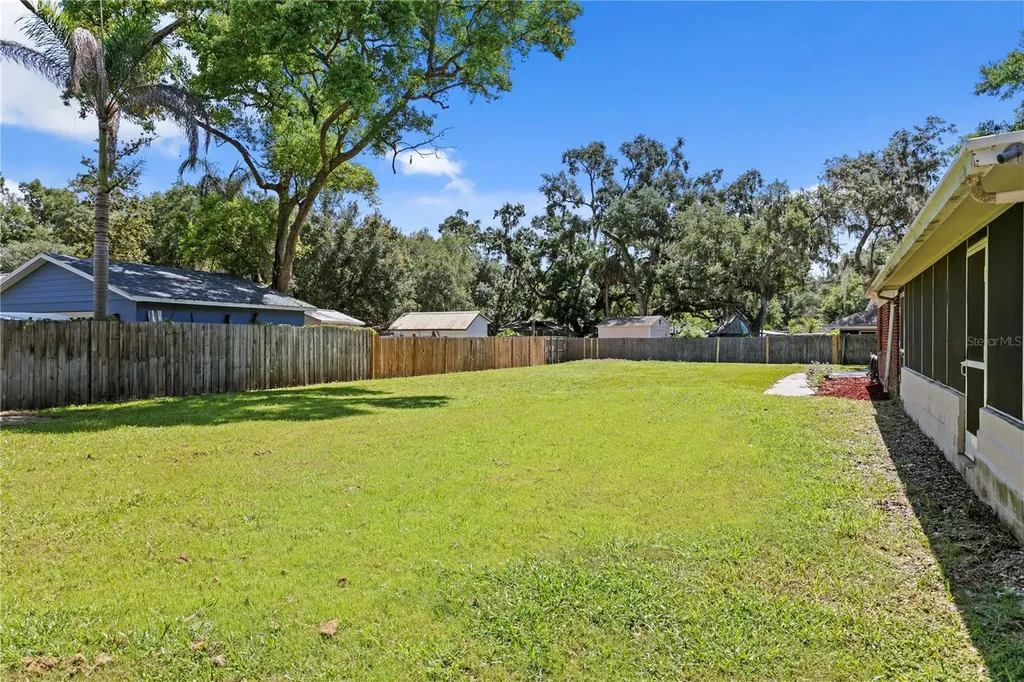 6928 Greenhill Place Tampa FL 33617