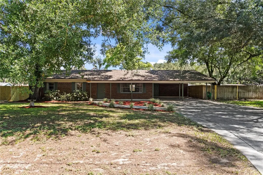 6928 Greenhill Place Tampa FL 33617