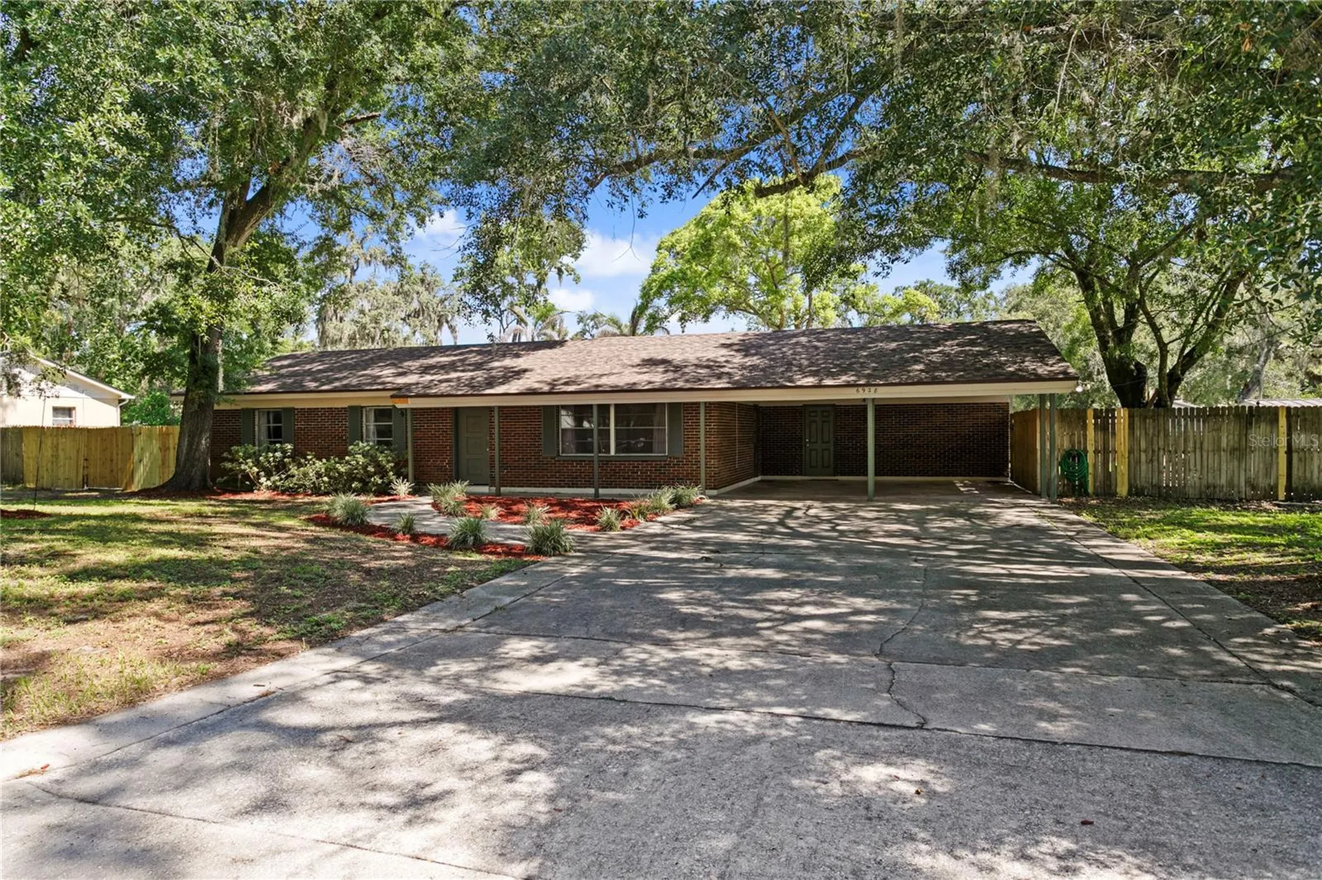 6928 Greenhill Place Tampa FL 33617