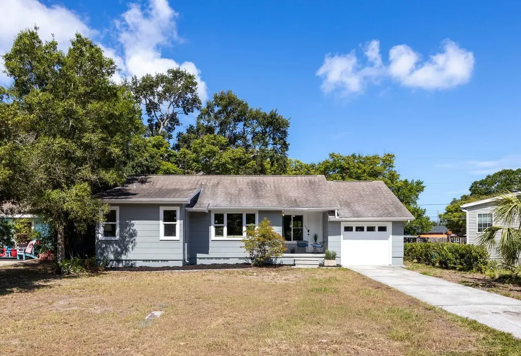 1024 Michigan Dr E Dunedin FL 34698