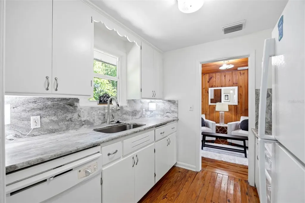 1024 Michigan Dr E Dunedin FL 34698