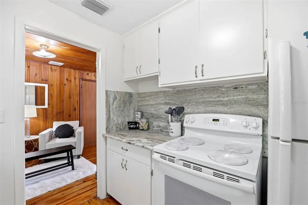 1024 Michigan Dr E Dunedin FL 34698