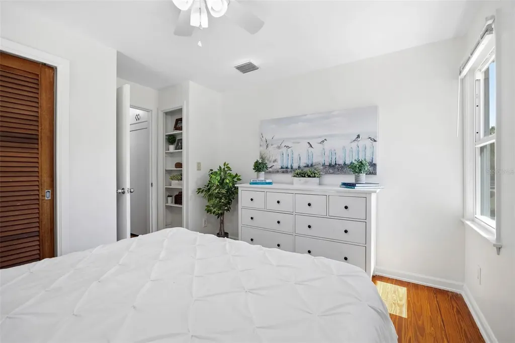 1024 Michigan Dr E Dunedin FL 34698