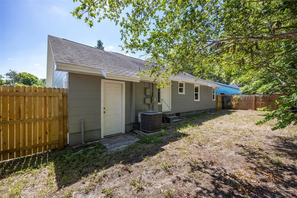 1024 Michigan Dr E Dunedin FL 34698
