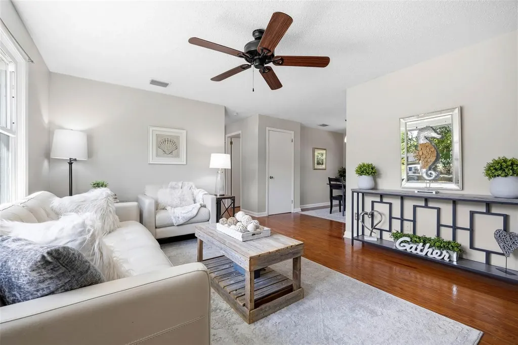 1024 Michigan Dr E Dunedin FL 34698
