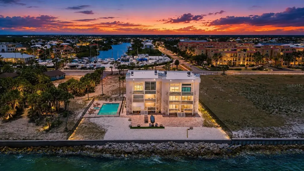 6504 Surfside Boulevard Apollo Beach FL 33572