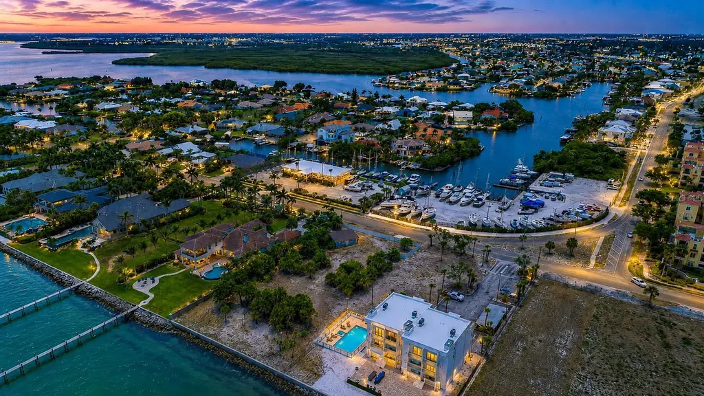 6504 Surfside Boulevard Apollo Beach FL 33572
