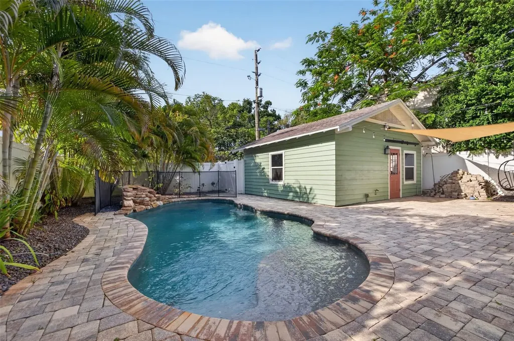 2125 Burlington Avenue N St Petersburg FL 33713