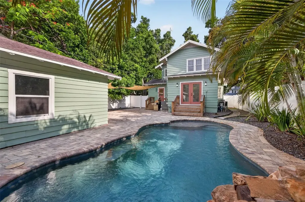 2125 Burlington Avenue N St Petersburg FL 33713