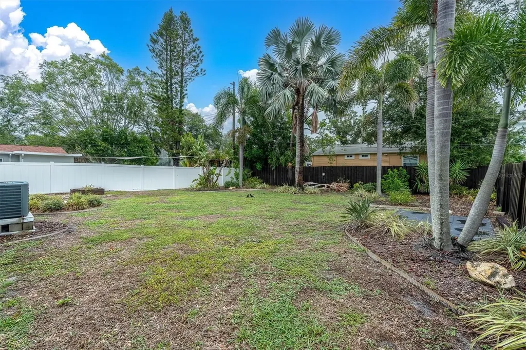 4201 Des Moines Street NE St Petersburg FL 33703