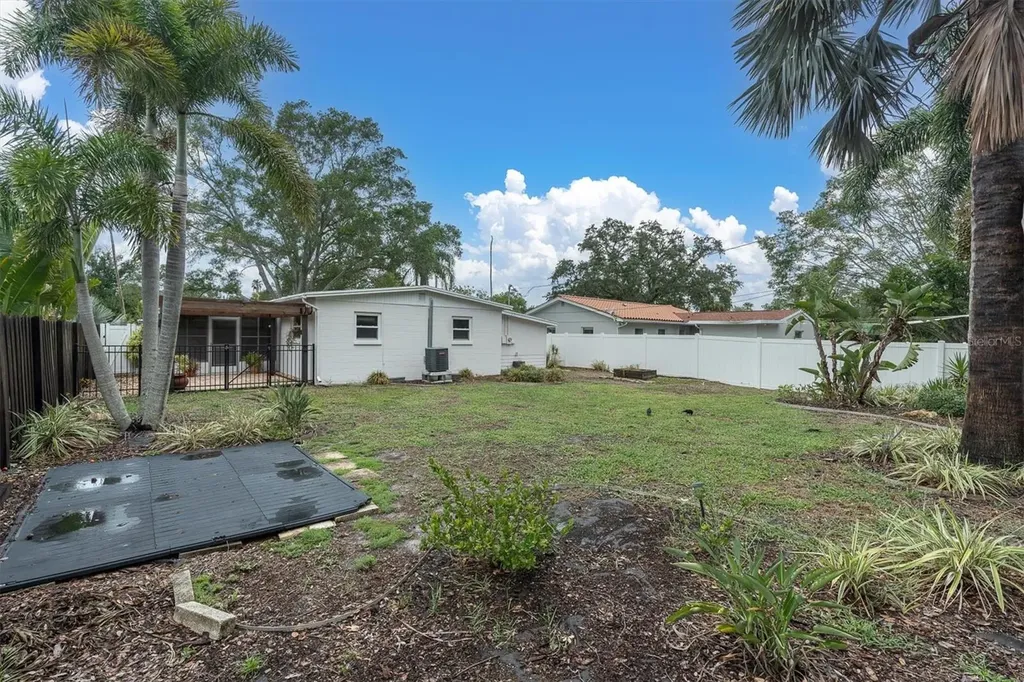 4201 Des Moines Street NE St Petersburg FL 33703
