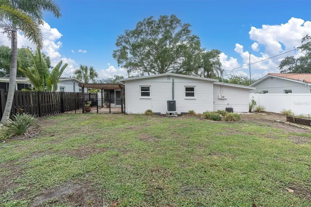 4201 Des Moines Street NE St Petersburg FL 33703
