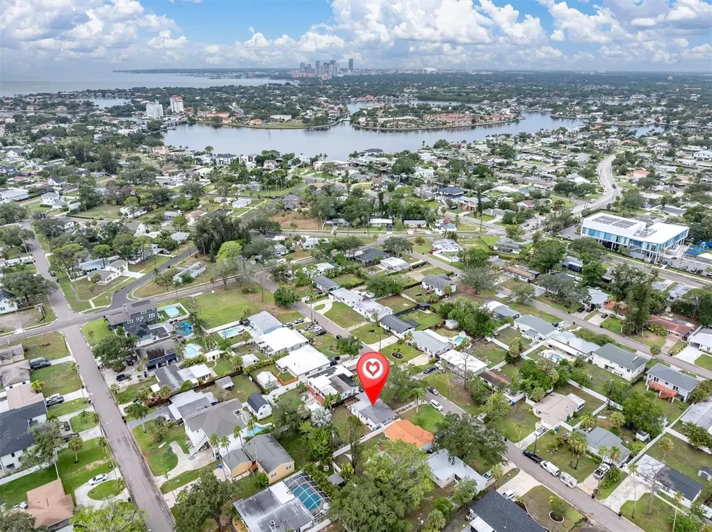 4201 Des Moines Street NE St Petersburg FL 33703