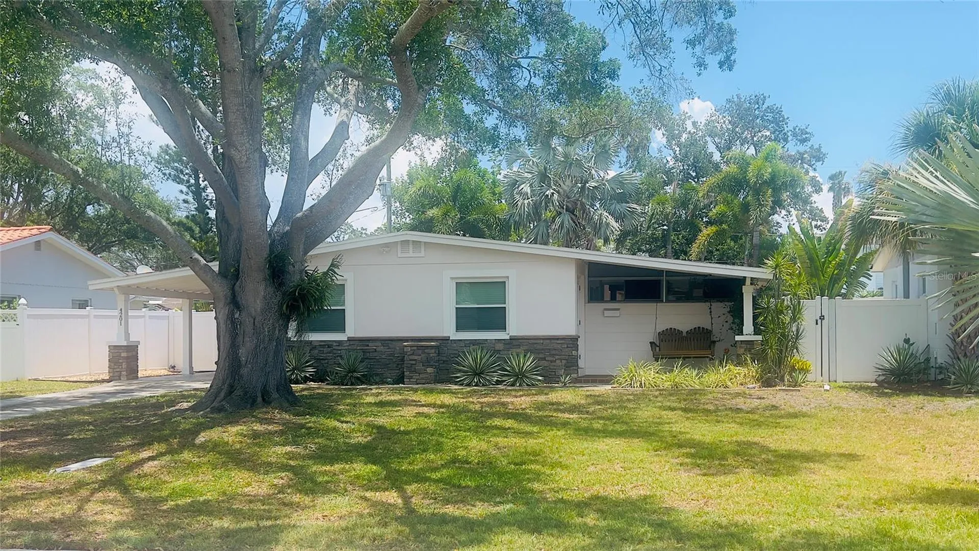 4201 Des Moines Street NE St Petersburg FL 33703