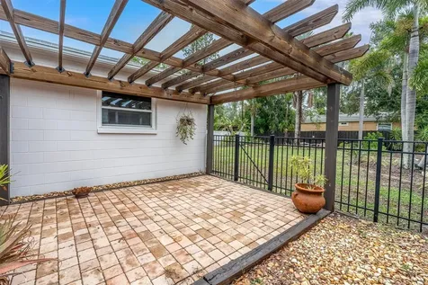 4201 Des Moines Street NE St Petersburg FL 33703