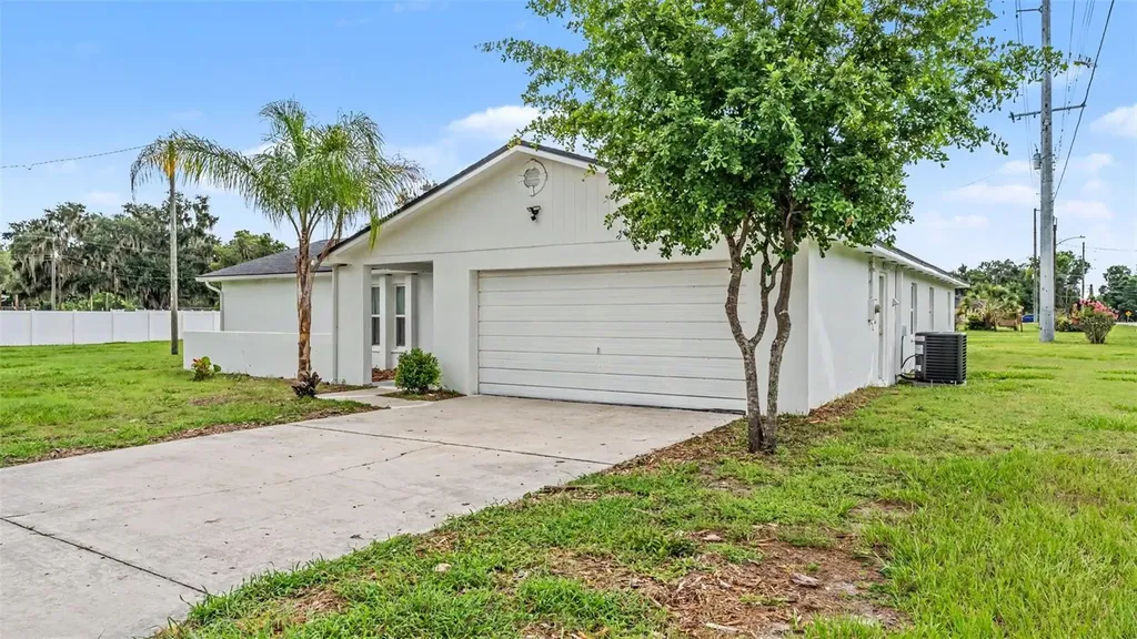 2055 Avenue C Mulberry FL 33860