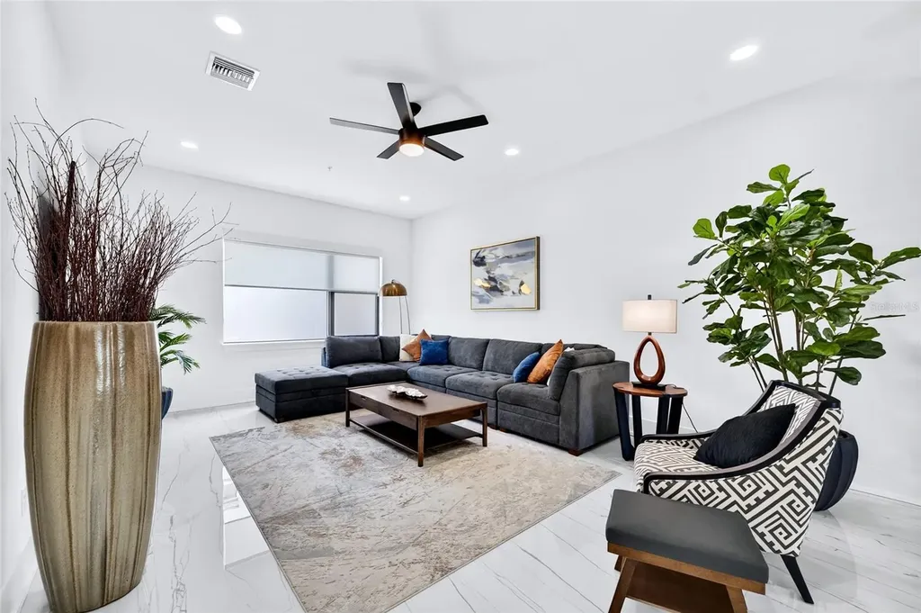 2187 Main Street Sarasota FL 34237