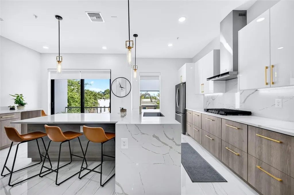 2187 Main Street Sarasota FL 34237