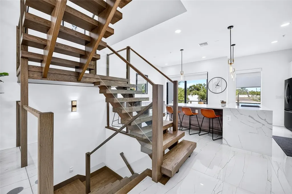 2187 Main Street Sarasota FL 34237