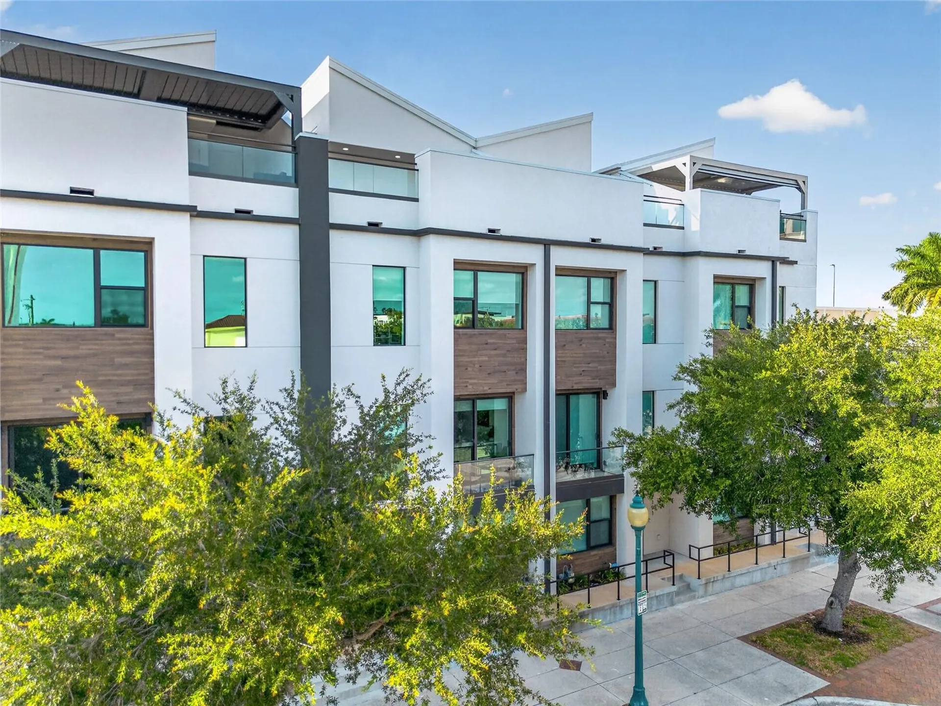 2187 Main Street Sarasota FL 34237